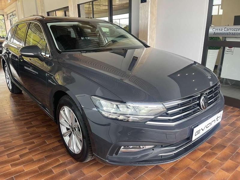 Usata VW Passat Business 122 CV (89 kW) 2020 Urano grey Station wagon