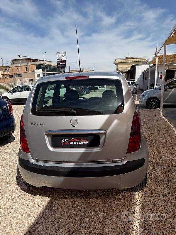 Usata Lancia Musa 95 CV (69 kW) 2006 Grigio Monovolume