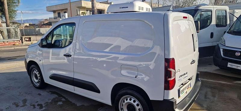 Usata Fiat Doblò 131 CV (96 kW) 2023 Bianco Monovolume