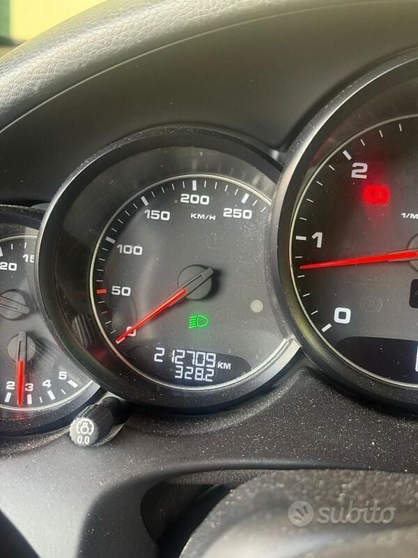 Usata Porsche Cayenne 240 CV (176 kW) 2011 Grigio SUV