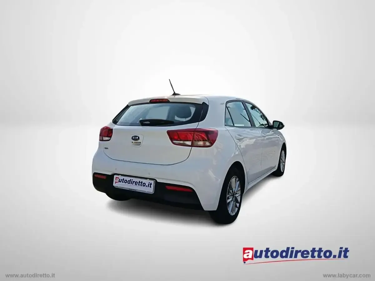 Usata Kia Rio 84 CV (61 kW) 2020 Bianco Berlina