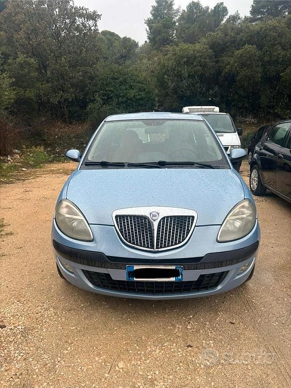 Usata Lancia Ypsilon 59 CV (43 kW) 2005 Blu Utilitaria