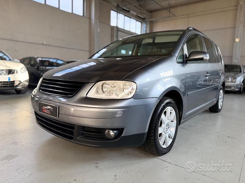 Usata VW Touran Highline 140 CV (102 kW) 2005 Grigio Monovolume