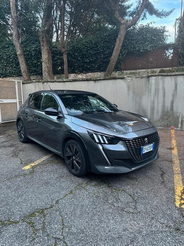 Grigio Usata 2023 Peugeot 208 GT Due volumi | 14.999 € - Immagine 1/4