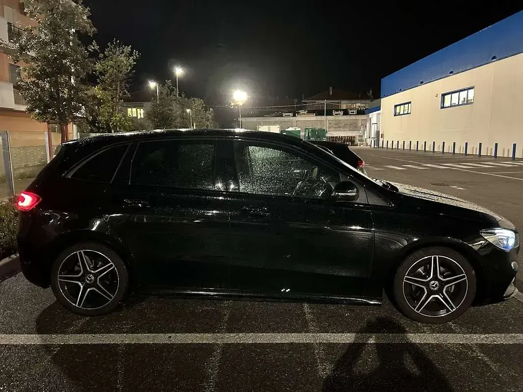Usata Mercedes B180 Premium 116 CV (85 kW) 2019 Nero Utilitaria