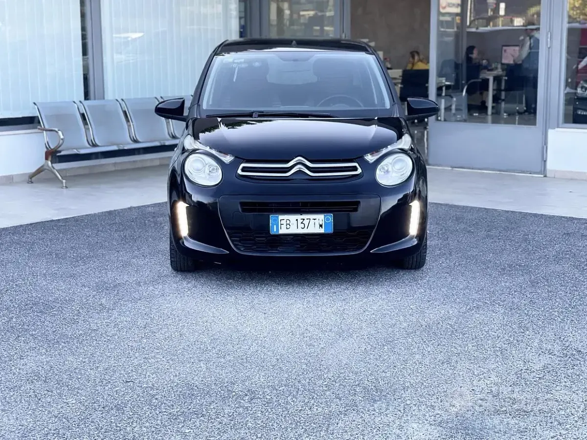Second-hand Citroën C1 69 CP (50 kW) 2015 Negru Hatchback