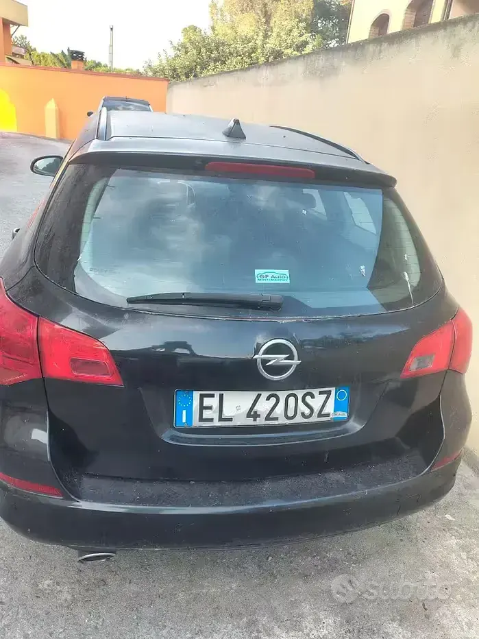 Usata Opel Astra Sport 165 CV (121 kW) 2012 Nero Station wagon