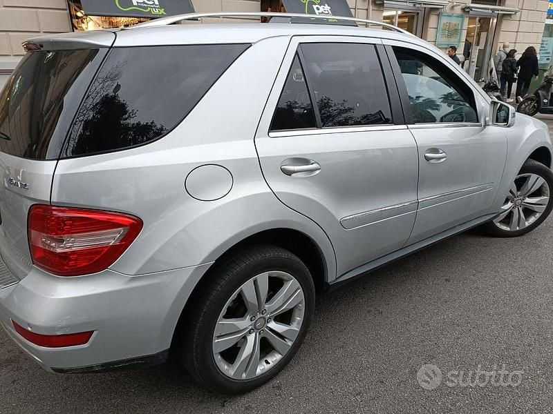 Usata Mercedes ML350 224 CV (164 kW) 2011 Grigio SUV