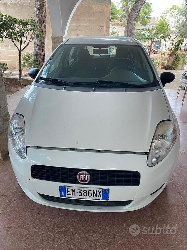 Usata Fiat Grande Punto 69 CV (50 kW) 2012 Bianco Utilitaria