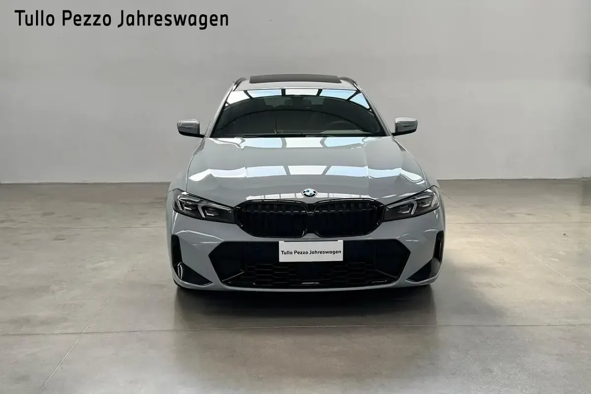 Usata BMW 330 M Sport 245 CV (180 kW) 2025 Brooklyn grey metallizzato Station wagon