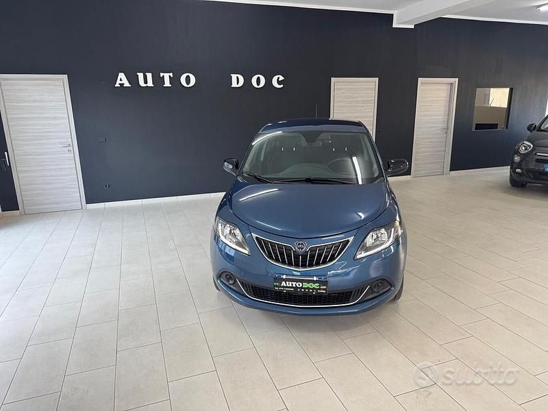 Blu Usata 2023 Lancia Ypsilon S Due volumi | 11.999 € (Buon prezzo) - Immagine 1/4