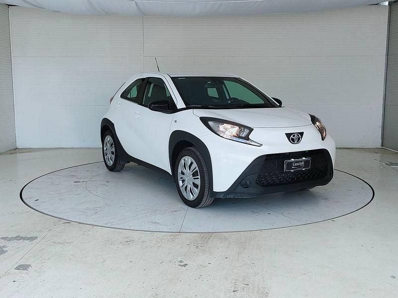 Usata Toyota Aygo X Active 72 CV (52 kW) 2025 Bianco SUV