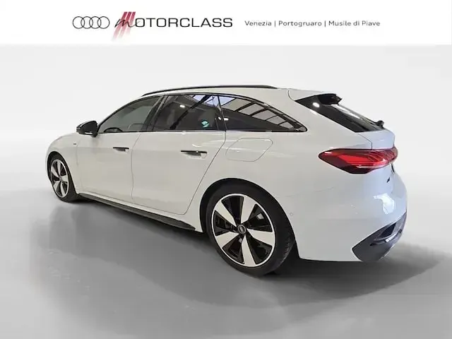 Usata Audi A5 S-Line 299 CV (219 kW) 2025 Bianco ghiaccio metallizzato Station wagon