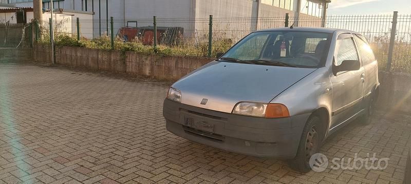 Grigio Usata 1998 Fiat Punto S Due volumi | 1000 € (Ottimo prezzo) - Immagine 1/4
