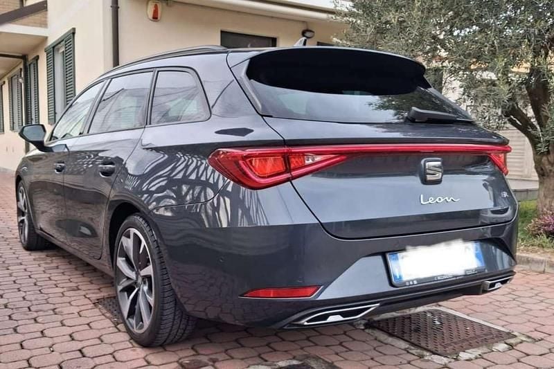 Usata Seat Leon FR 150 CV (110 kW) 2022 Grigio Station wagon