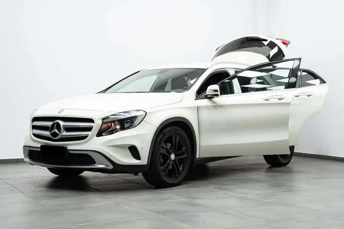 Usata Mercedes GLA200 Executive 136 CV (100 kW) 2014 Bianco SUV