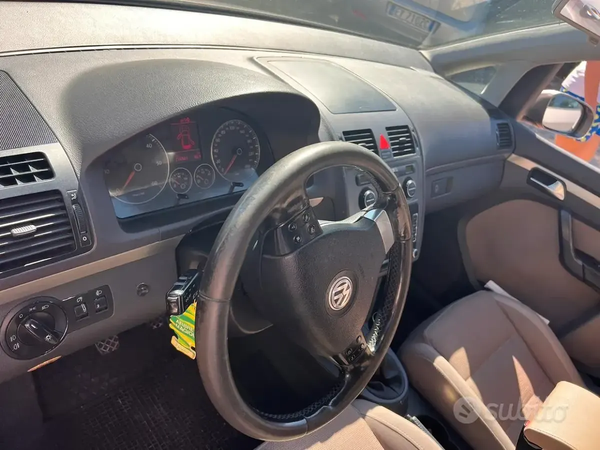 Usata VW Touran Highline 105 CV (77 kW) 2007 Marrone Monovolume