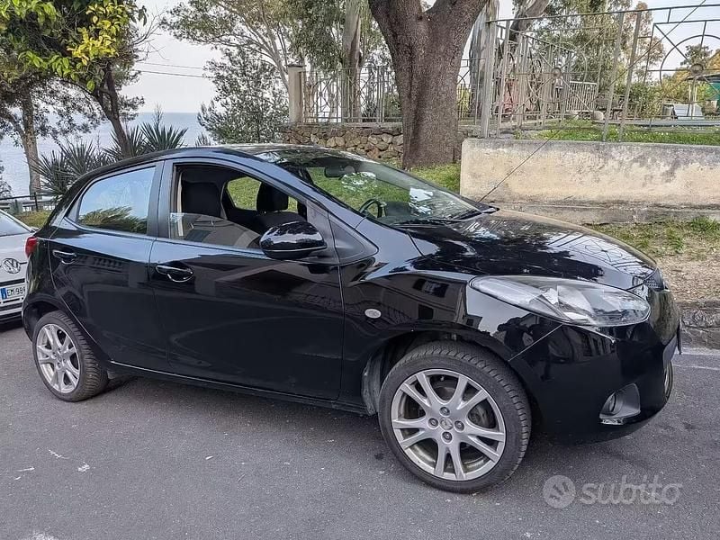 Usata Mazda 2 86 CV (63 kW) 2008 Nero Utilitaria
