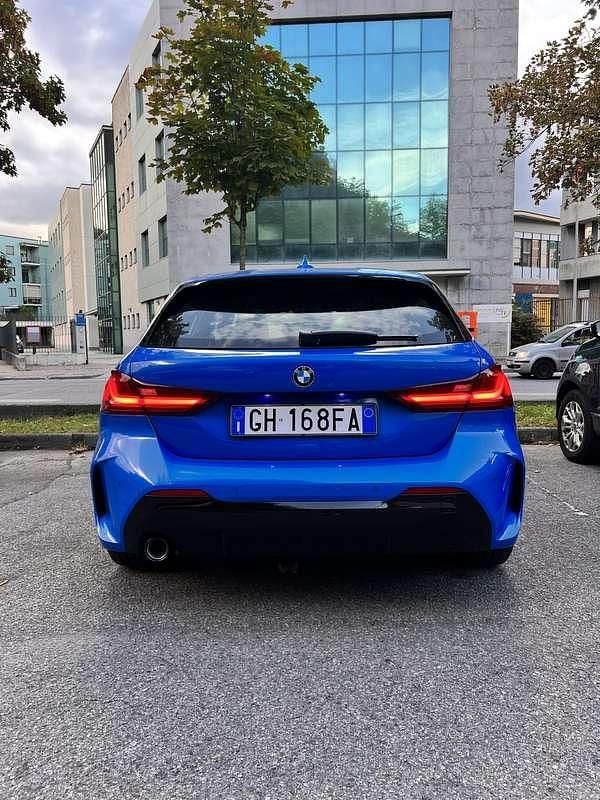 Usata BMW 116 M Sport 116 CV (85 kW) 2022 Blu/azzurro Utilitaria