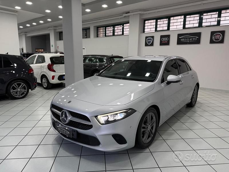 Usata Mercedes A180 116 CV (85 kW) 2019 Grigio Berlina