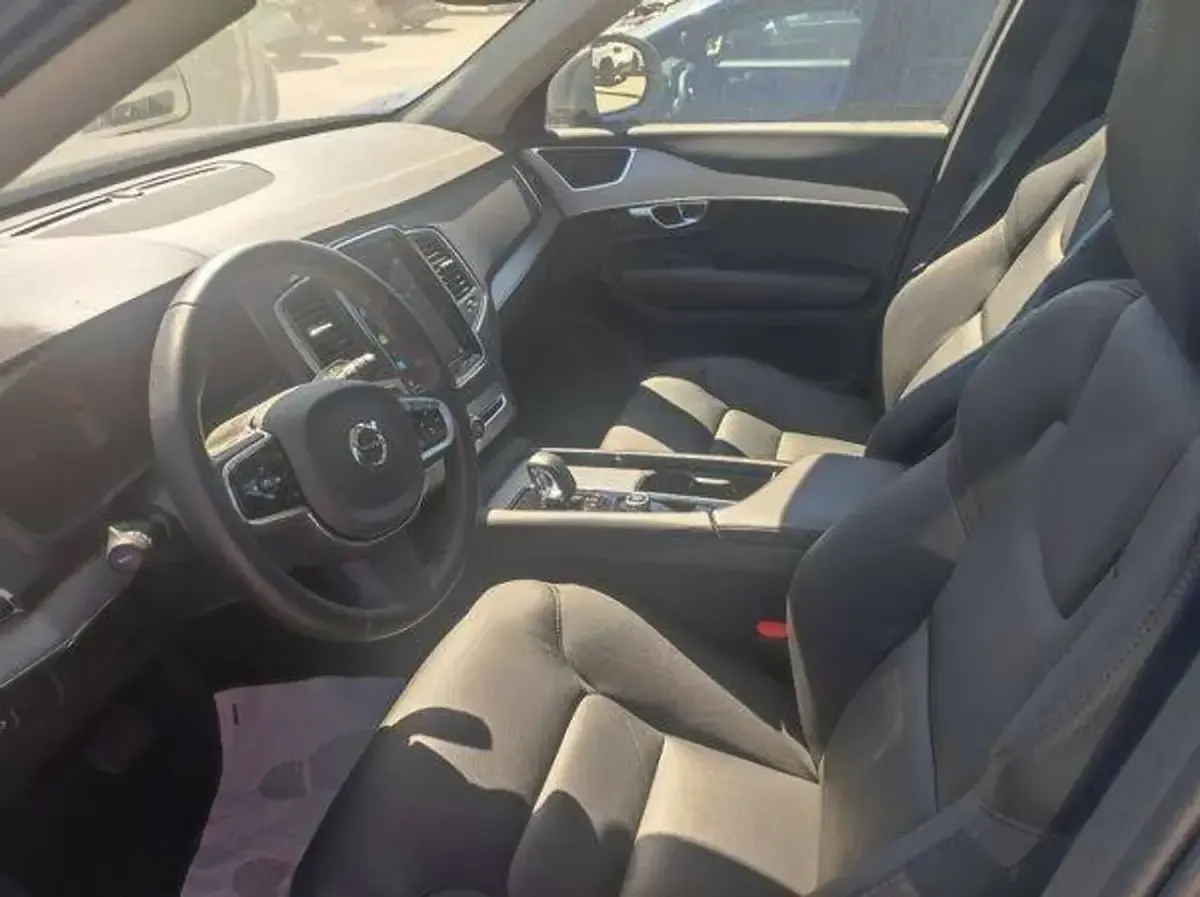Usata Volvo XC90 Core 235 CV (172 kW) 2023 Thunder grey SUV