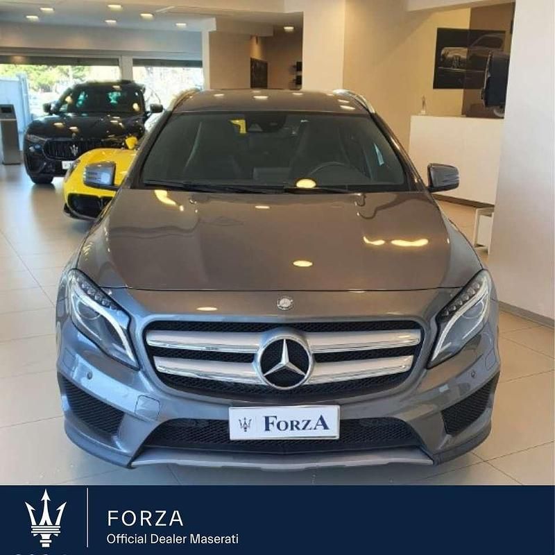 Usata Mercedes GLA200 156 CV (114 kW) 2016 Grigio medio metallizzato SUV