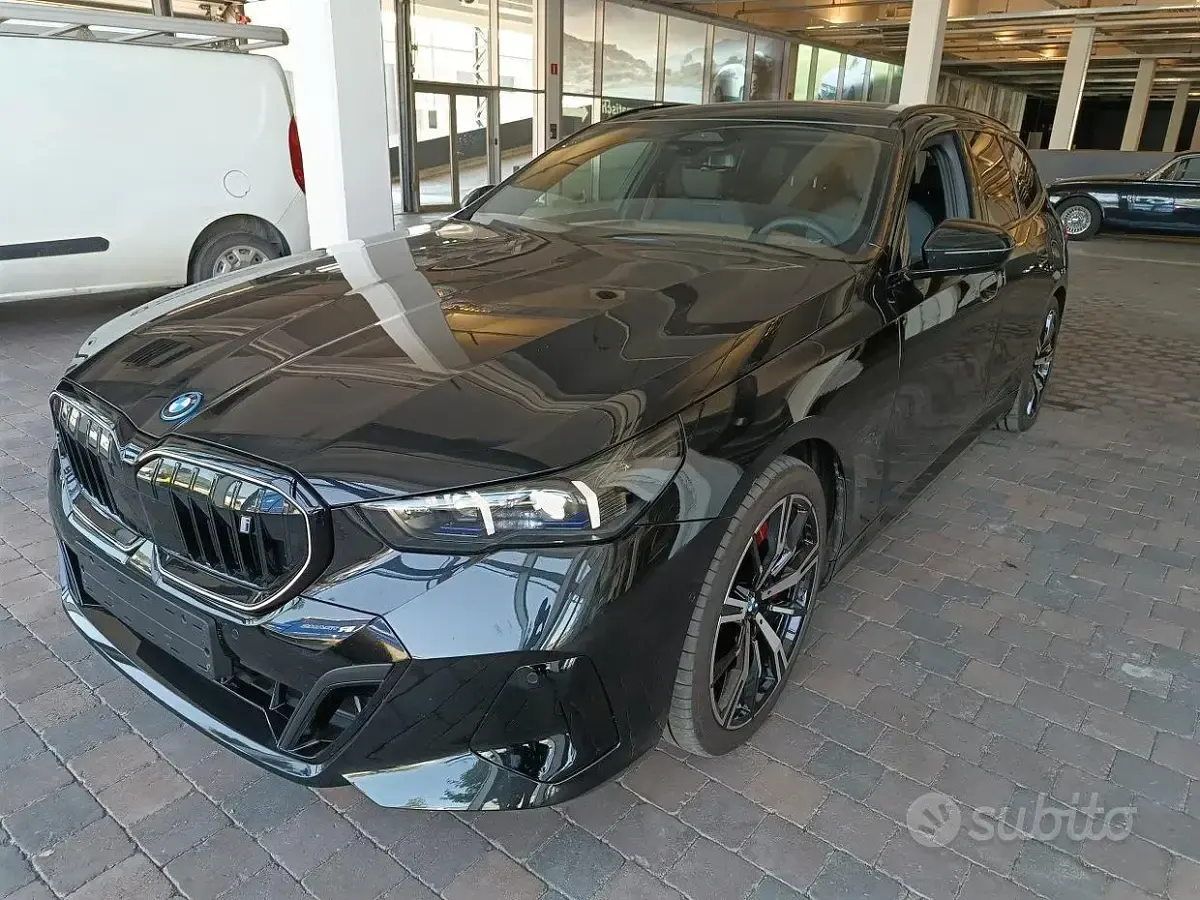 Usata BMW i5 M Sport 105 kW (143 CV) 2026 Nero Station wagon