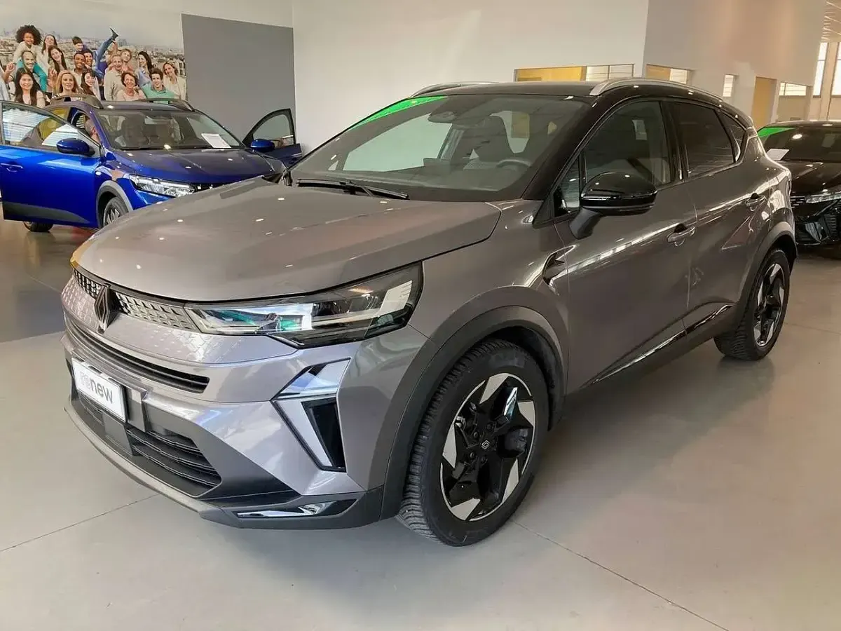 Usata Renault Captur Techno 101 CV (74 kW) 2024 Grigio scuro  tetto nero SUV