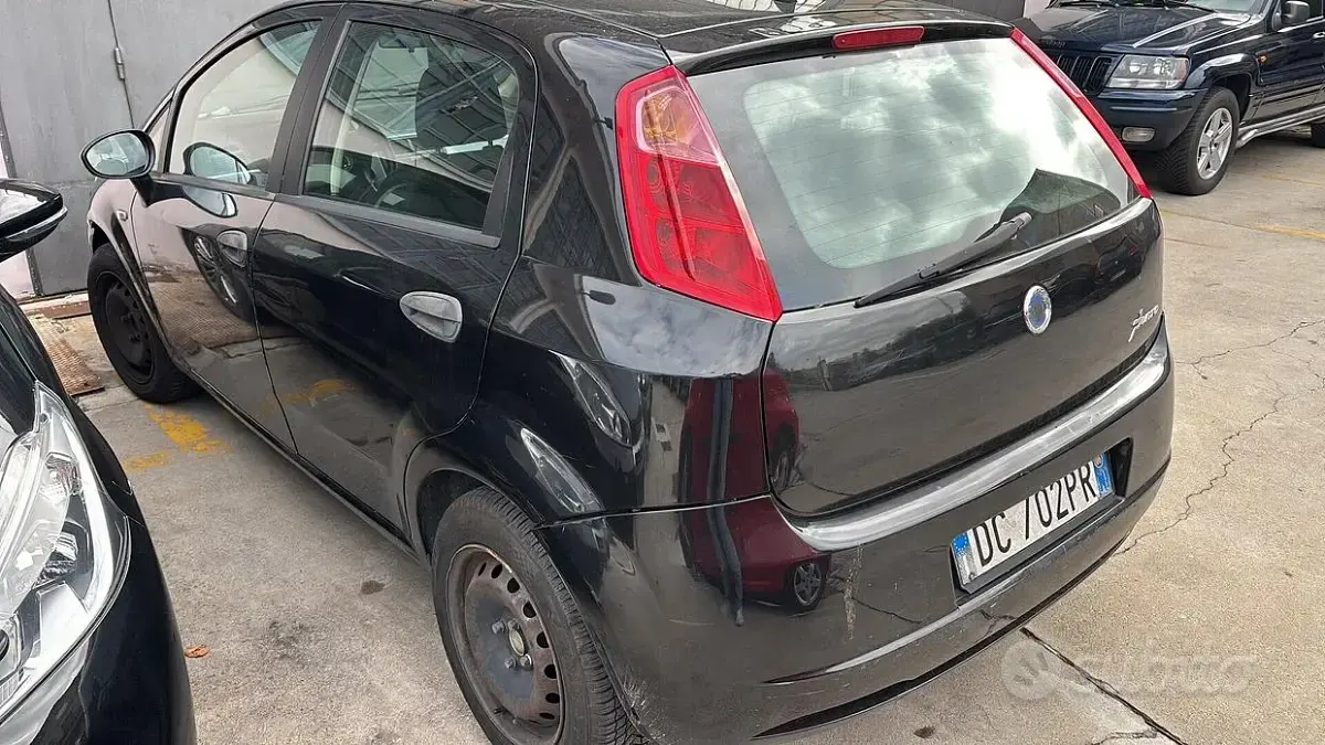 Usata Fiat Grande Punto Dynamic 65 CV (47 kW) 2006 Nero Utilitaria