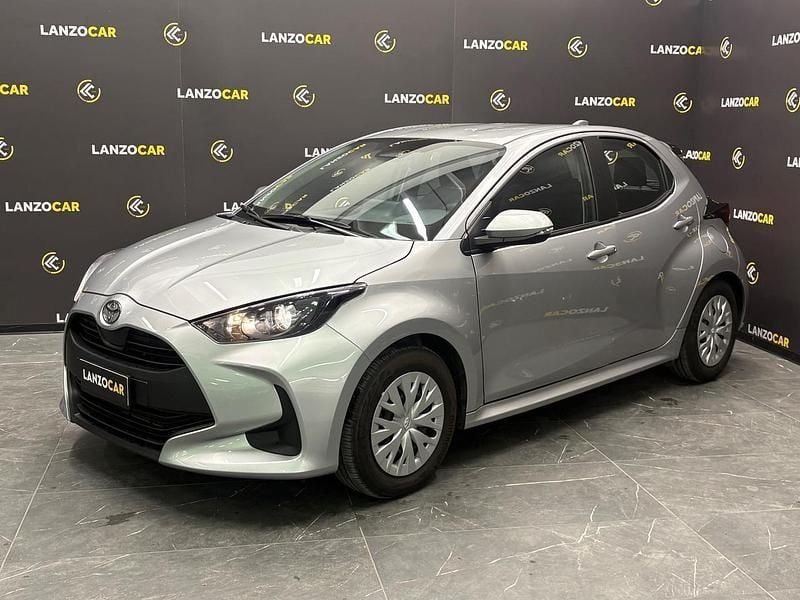 Usata Toyota Yaris Hybrid Active 116 CV (85 kW) 2025 Grigio Berlina