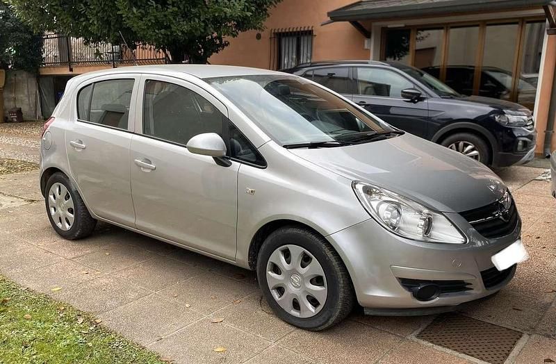 Usata Opel Corsa Enjoy 75 CV (55 kW) 2008 Berlina