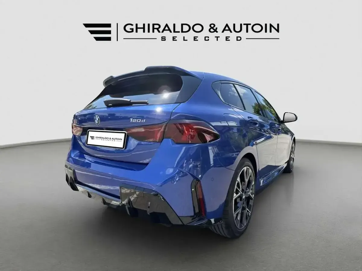 Usata BMW 120 M Sport 163 CV (119 kW) 2025 Blu/azzurro Utilitaria