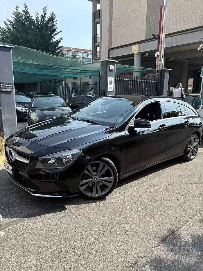 Usata Mercedes CLA180 122 CV (89 kW) 2017 Nero Coupé