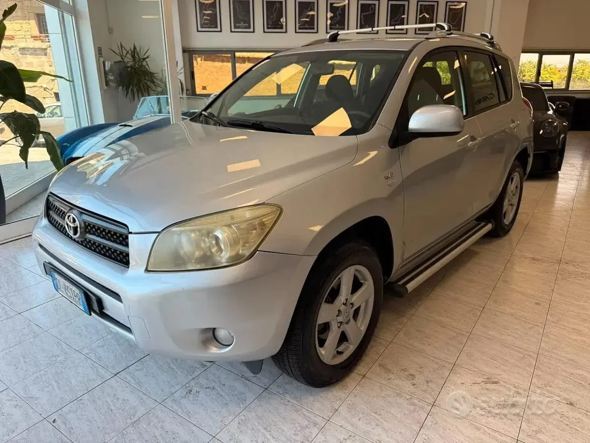 Usata Toyota RAV4 Luxury 136 CV (100 kW) 2007 Grigio SUV