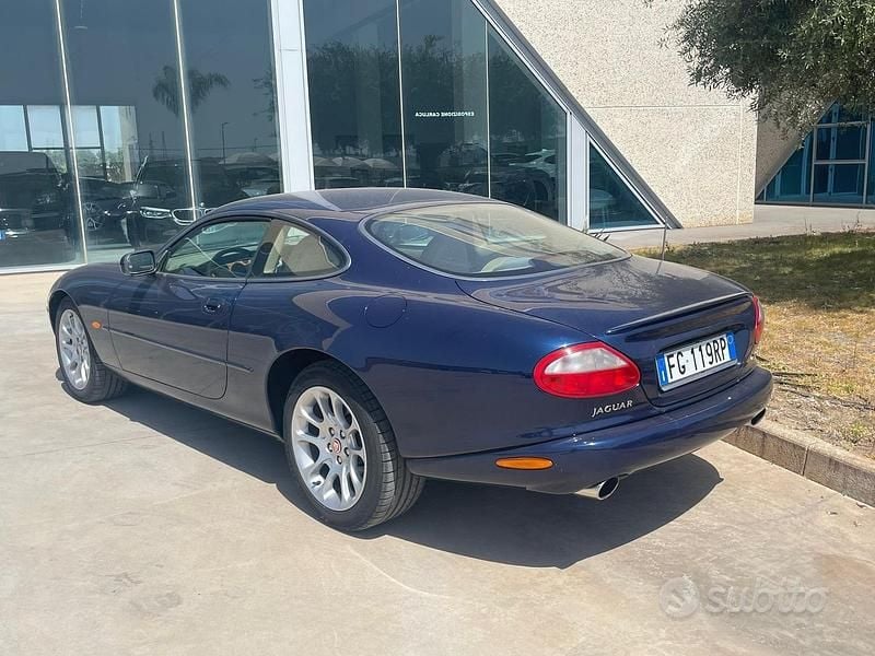 Usata Jaguar XKR 363 CV (266 kW) 2000 Blu Coupé