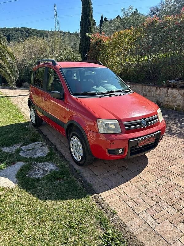 Usata Fiat Panda 4x4 Climbing 60 CV (44 kW) 2011 Rosso Utilitaria