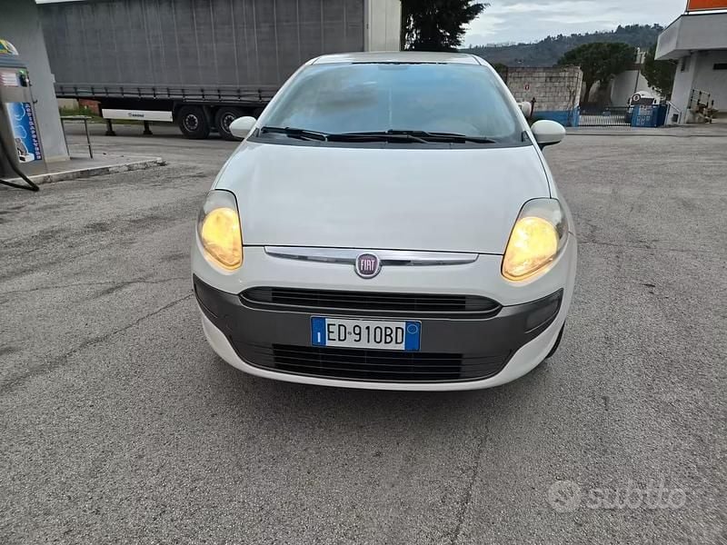 Usata Fiat Grande Punto Active 69 CV (50 kW) 2010 Bianco Utilitaria