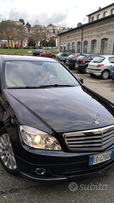 Usata Mercedes 220 170 CV (125 kW) 2010 Nero Berlina