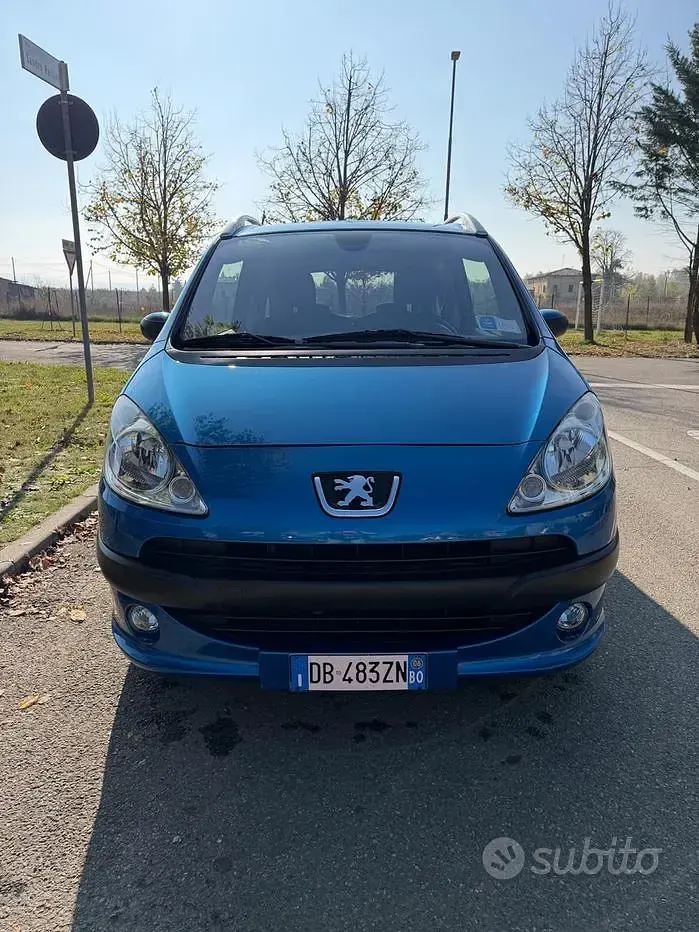Usata Peugeot 1007 73 CV (53 kW) 2006 Blu Monovolume