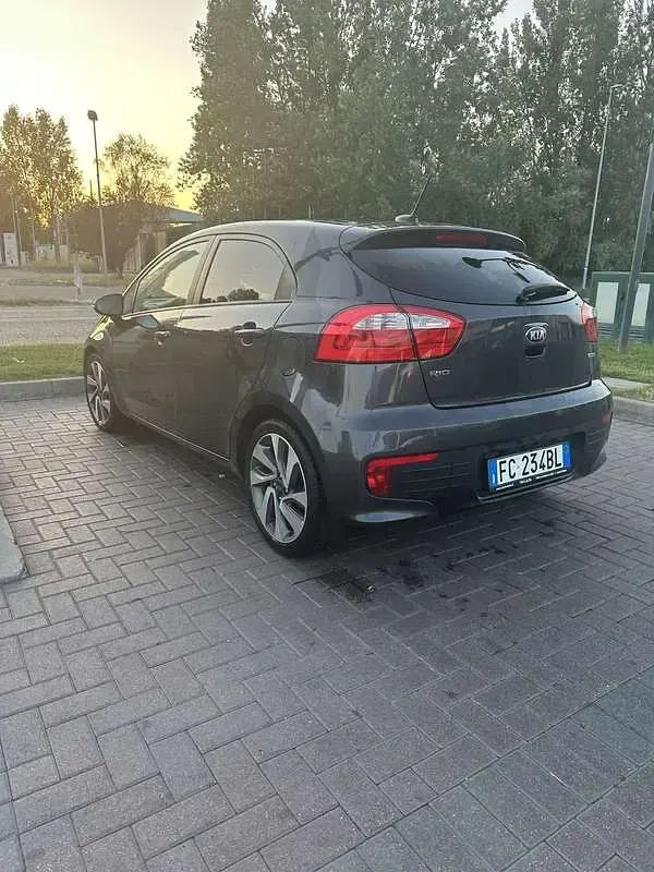 Usata Kia Rio 90 CV (66 kW) 2016 Utilitaria