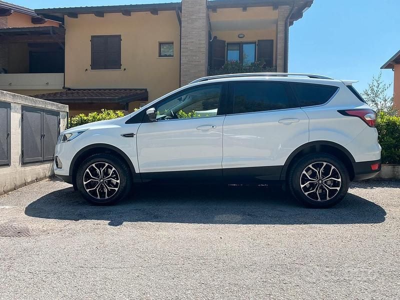 Usata Ford Kuga 120 CV (88 kW) 2018 Bianco SUV