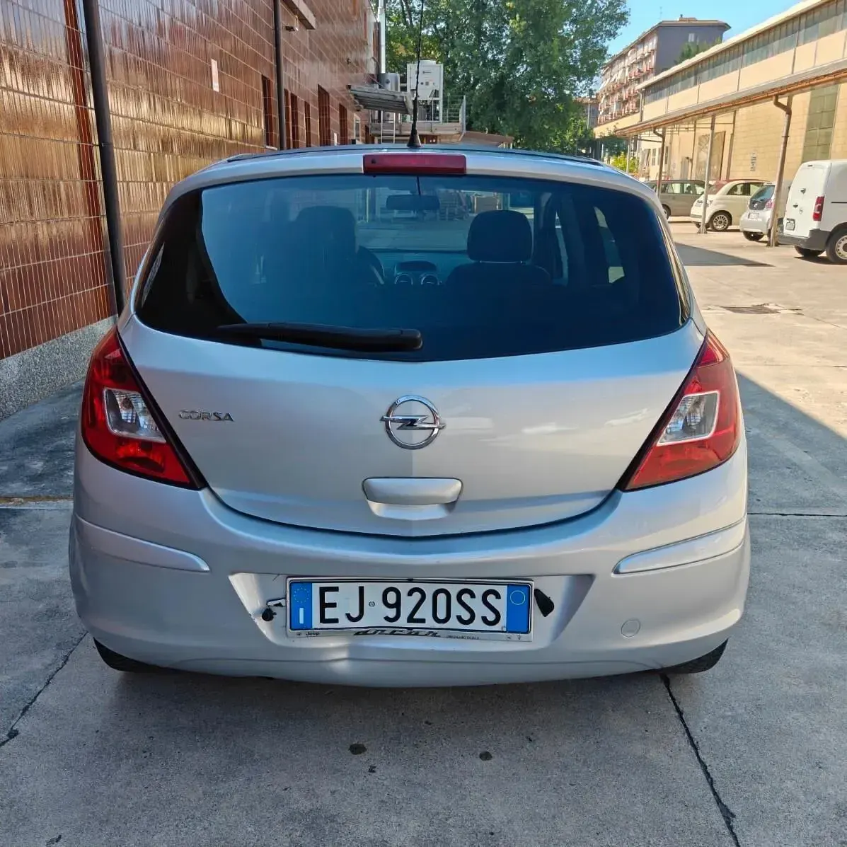 Usata Opel Corsa Cosmo 85 CV (62 kW) 2011 Argento Utilitaria