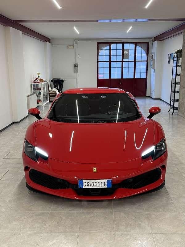 Usata Ferrari 296 663 CV (487 kW) 2024 Rosso Coupé