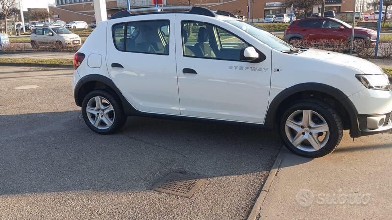 Bianco Usata 2017 Dacia Sandero Stepway Due volumi | 6800 € (Ottimo prezzo) - Immagine 1/4