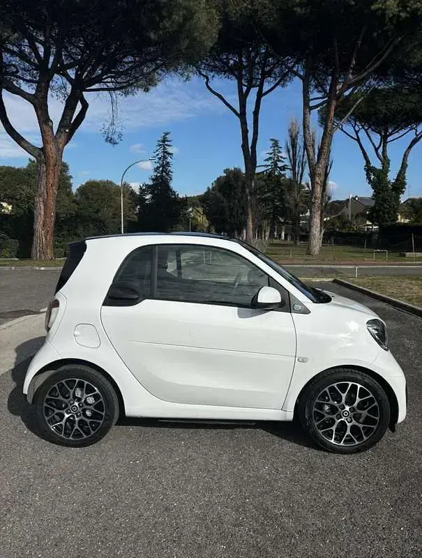 Usata Smart ForTwo Coupé Pure 41 kW (56 CV) 2022 Bianco Utilitaria