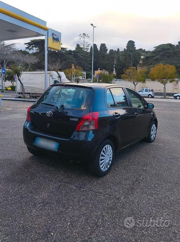 Usata Toyota Yaris 87 CV (63 kW) 2008 Nero Utilitaria