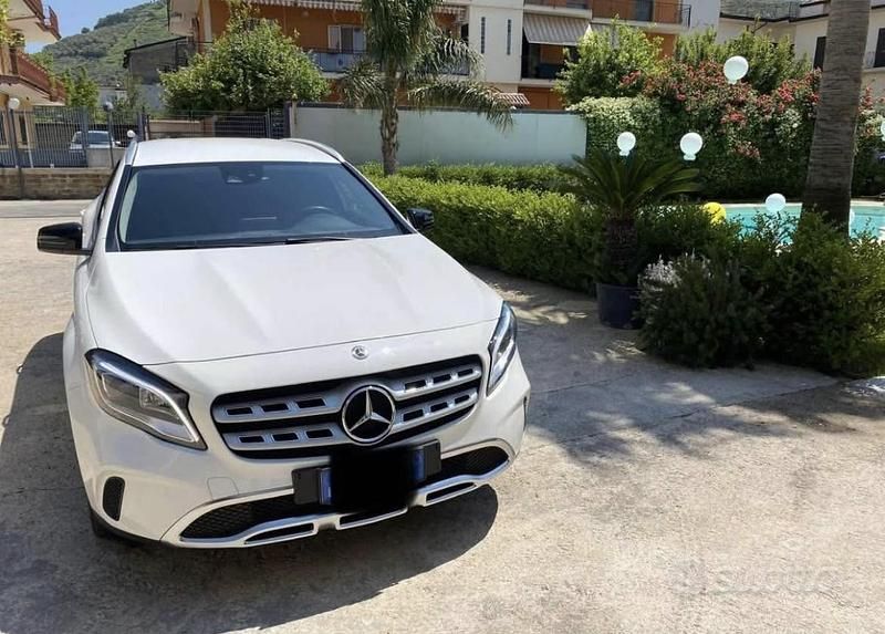 Usata Mercedes GLA200 136 CV (100 kW) 2018 Bianco SUV
