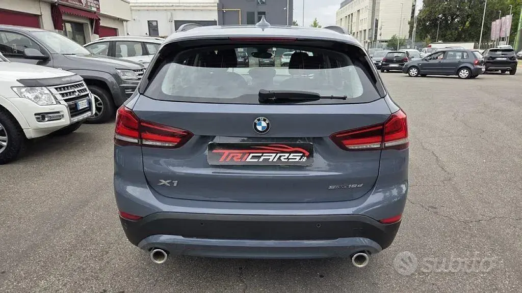 Käytetty BMW X1 Advantage 150 HP (110 kW) 2021 Harmaa Katumaasturi