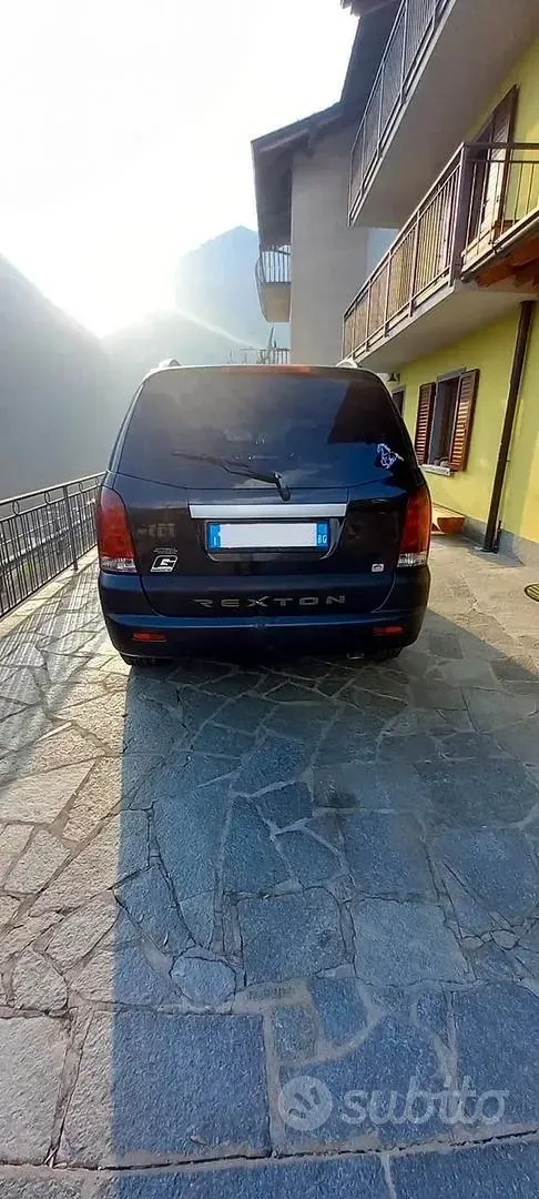 Usata SsangYong Rexton 165 CV (121 kW) 2005 Nero SUV