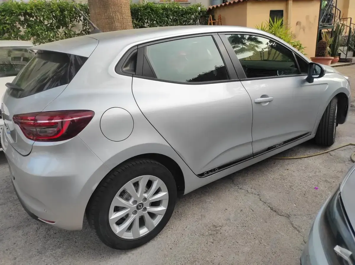 Usata Renault Clio V 86 CV (63 kW) 2020 Argento Berlina